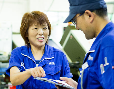 先輩社員の写真